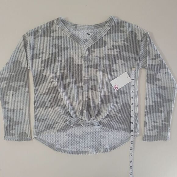 SO Gray Camo Button-Front Brushed Waffle-knit Pullover Top - Picture 5 of 11